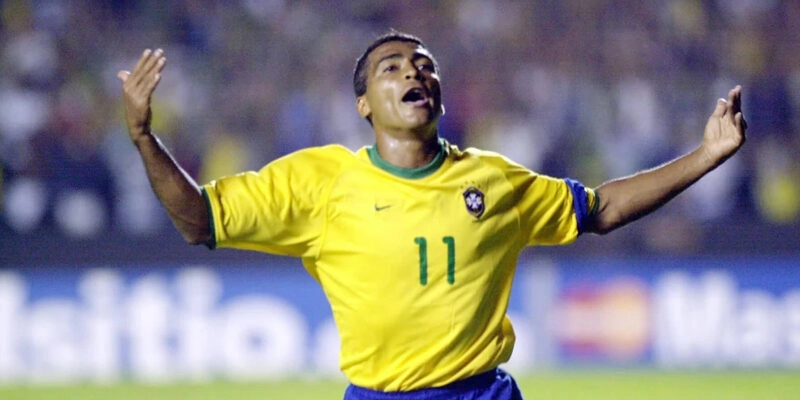 Romário: Bậc thầy săn bàn trong vòng cấm với phong cách đầy tinh tế.