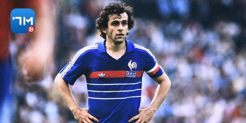 Michel Platini: bậc thầy tiền vệ, tài năng vượt trội.